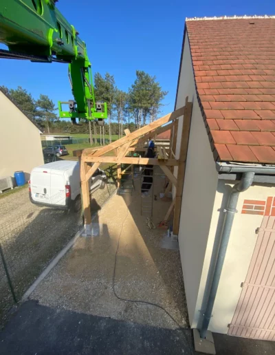 Extension en ossature bois levée par une grue