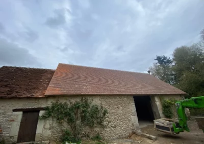 Grange en pierre avec toiture en tuiles rénovée